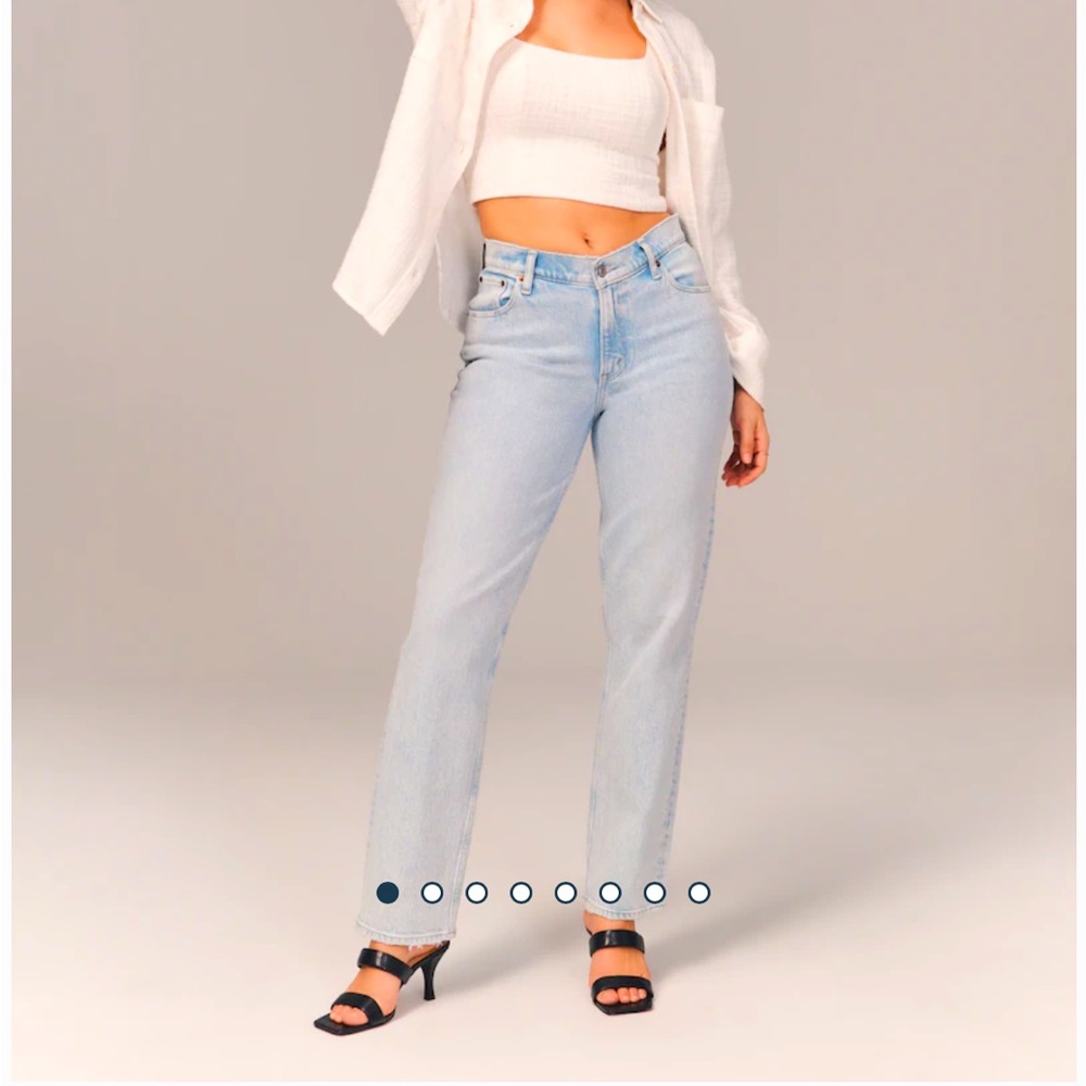 Brand new Abercrombie Curve Love Low Rise 90s Straight Jeans. Color: light